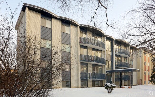 Photo - Michelle Manor