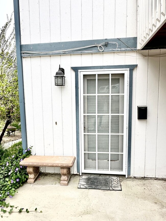 Building Photo - Quiet 1 Bedroom 1 Bathroom Furnished Apartment Home Available 06/01/2026 Rent Price Includes ALL ...