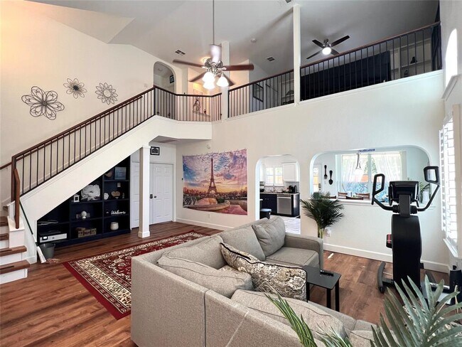 Photo - 2106 Huxley Ln