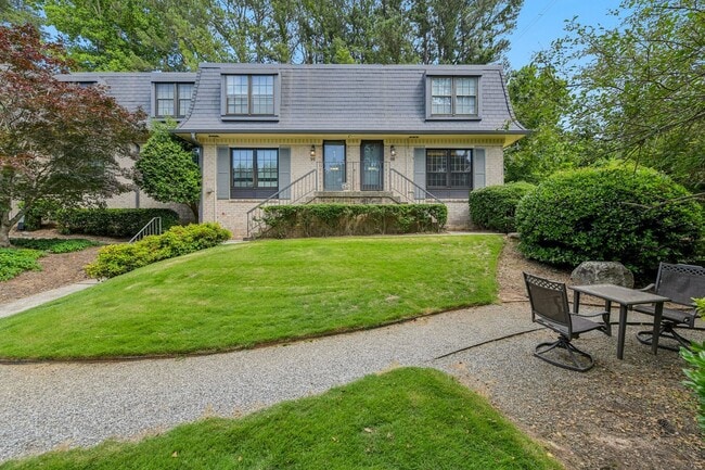 Updated 2BR/2.5BA Townhome in Gated West B... - Updated 2BR/2.5BA Townhome in Gated West B...