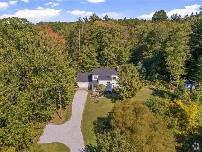 Building Photo - Spacious 4BR House in Chagrin Falls