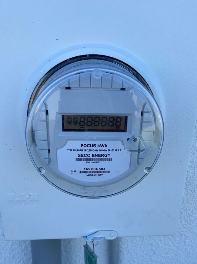 Building Photo - Desirable SW Ocala Neighborhood 3/2/2 **WON'T LAST**