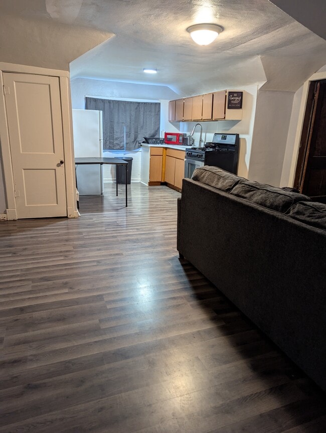 1221 S Washington St Unit 1