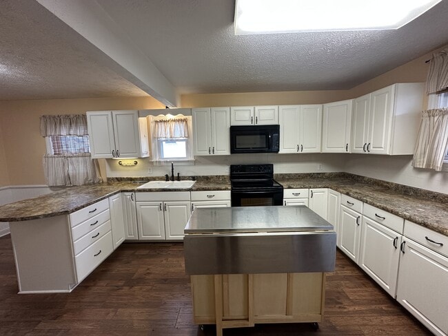 Photo - 940 Lindbergh Ave