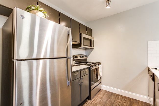 Photo - Lorenzo At East Mil