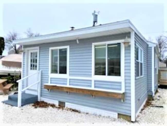 Building Photo - ****Warwick/Oakland Beach – Waterfront Single Family Home - $1,750****