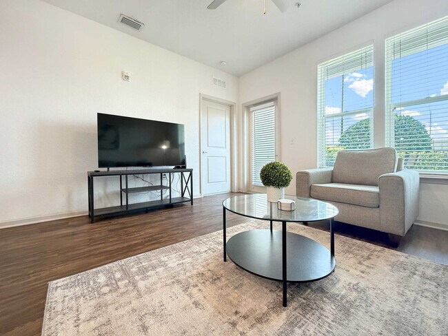 Photo - 1515 Flournoy Lp Unit SI ID1511622P