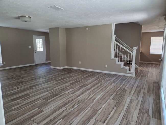 Photo - 717 Vicksburg Ct