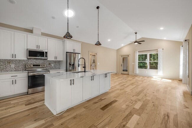 40 Rangeley Dr