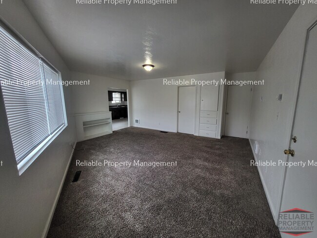 184 W Pine St Unit 3