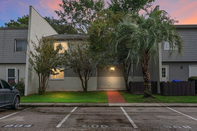 Photo - Spacious, Newly Renovated Villa Overlookin...