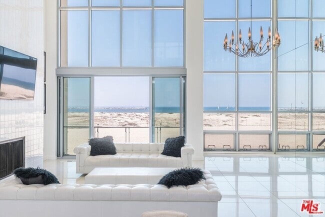 Building Photo - 5205 Ocean Front Walk Rental