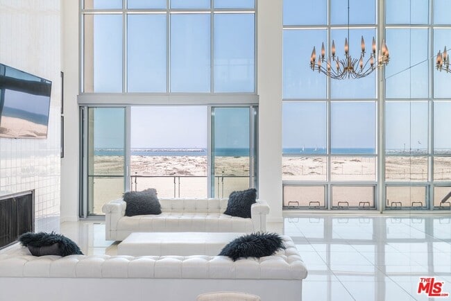 Building Photo - 5205 Ocean Front Walk Rental