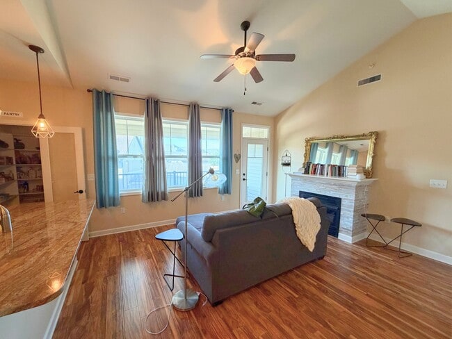 Photo - 1129 Foster Rd