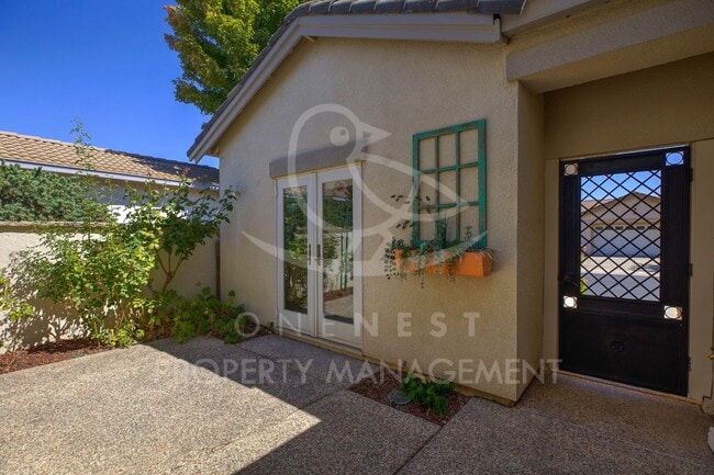 Photo - 400 Lilypond Ln
