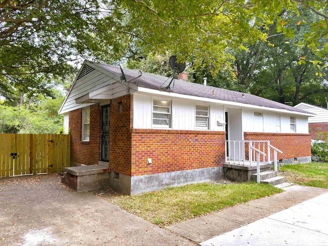 1106 Stratford Rd
