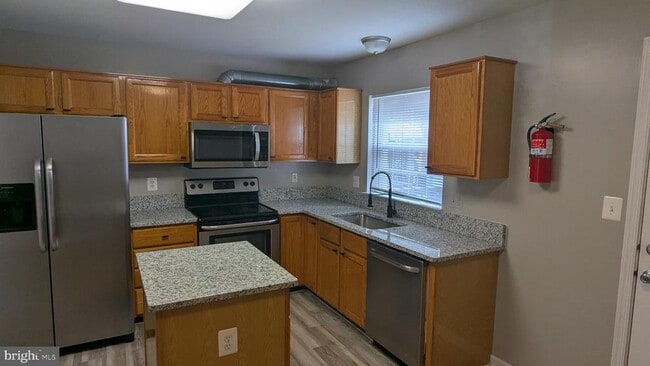 Photo - 1875 Tiger Lily Cir