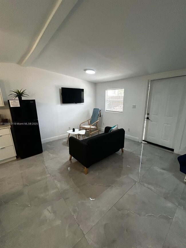 Photo - 1945 NW 33rd St Unidad 2