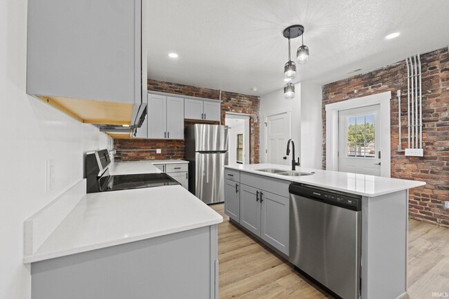 Photo - 420 W 4th St Apartment Unit 100-200-