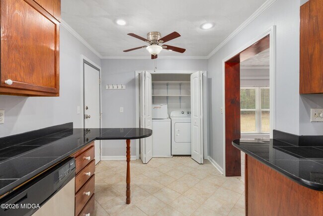 Photo - 1496 Wesleyan Dr