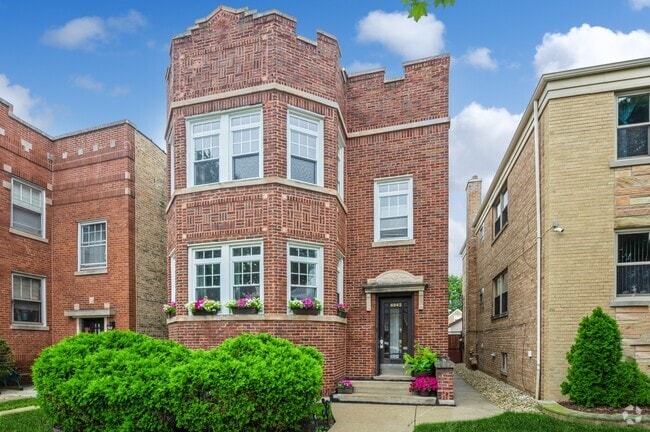 Building Photo - 4945 N Kilpatrick Ave Unit 2 Rental