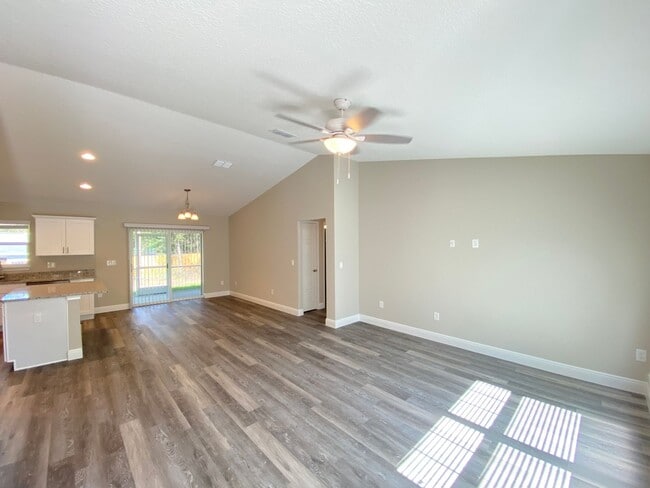 Photo - Custom Home - Desirable SE Ocala Neighborhood 3/2/2 **Won't Last**