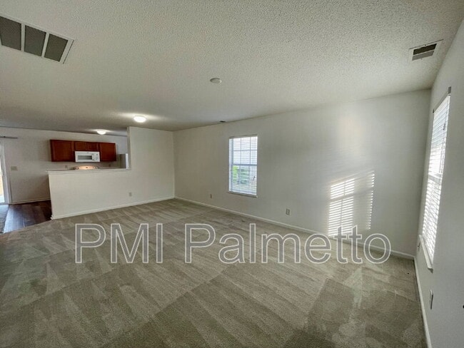 Photo - 944 Schofield Ln