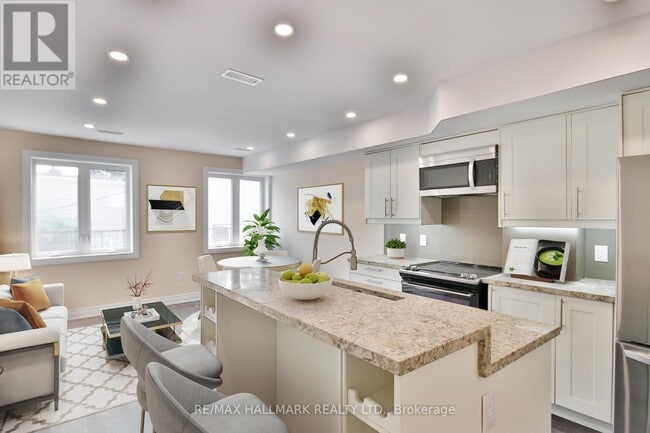 Photo - 795 Broadview Ave