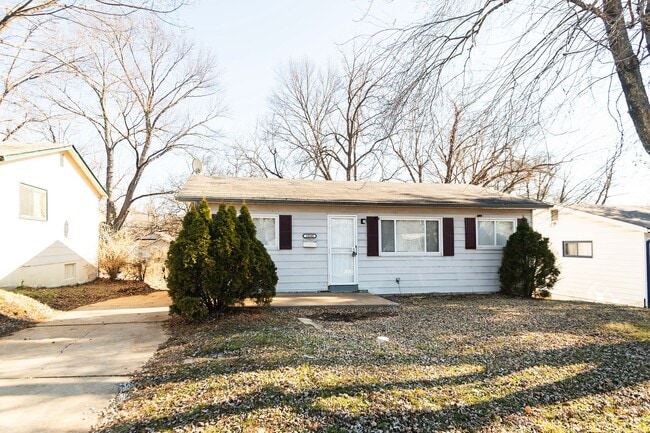 Building Photo - Comfortable 3 Bedroom 1 Bathroom Home