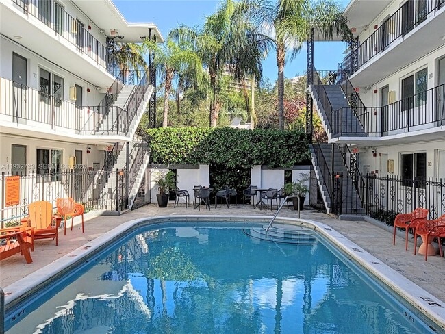 Building Photo - 3200 Mary St Unit 7