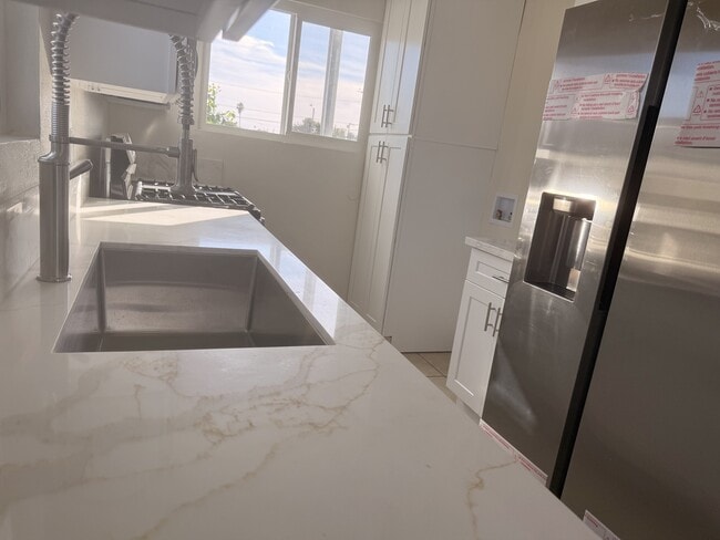 Photo - 554 W 92nd St