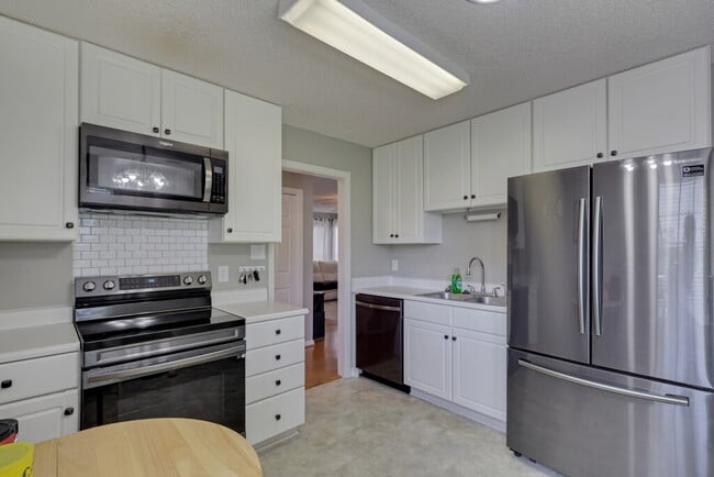 Photo - 231 Parkview Ct