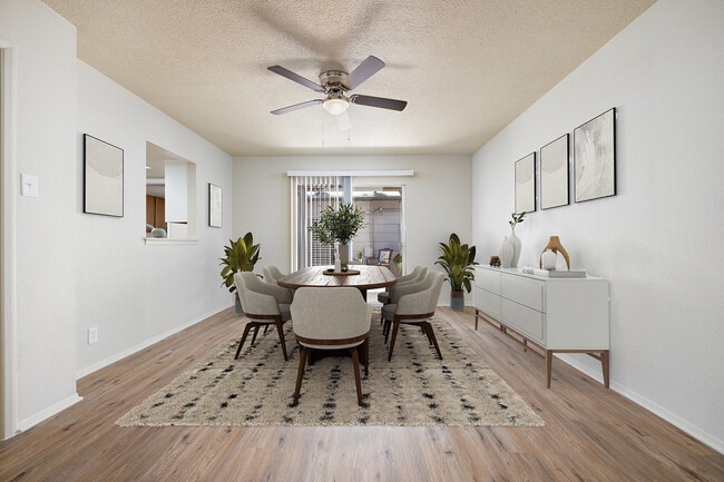 Photo - 1940 Leslie Dr