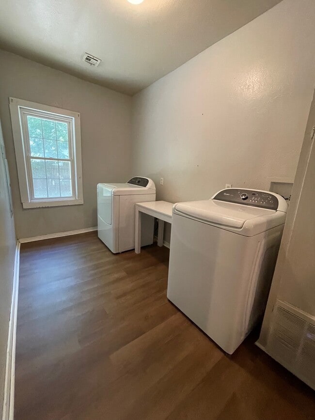 Photo - 1405 S Springfield St