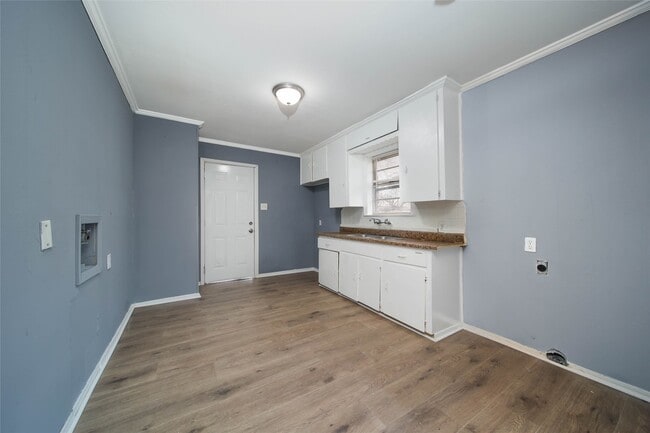 Photo - 2310 Kabee St