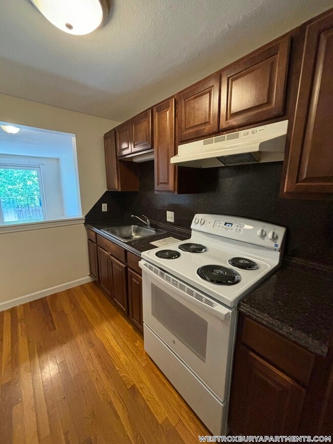 1799 Centre St Unit 17