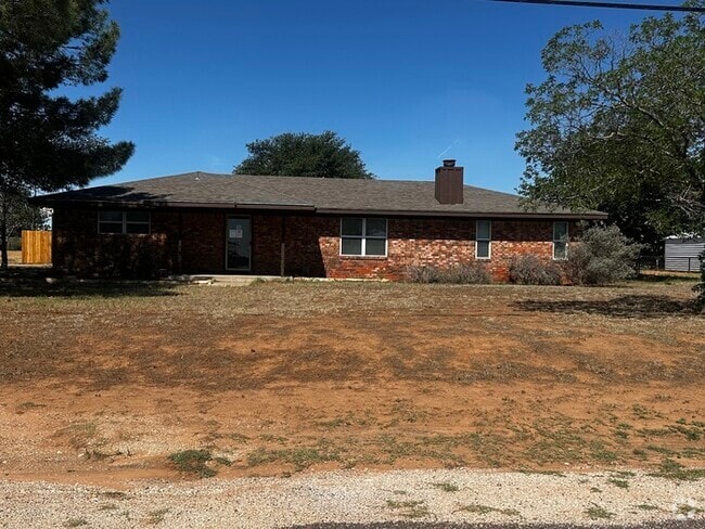 Building Photo - Country living near town! 3 bed 2 bath hom... Rental