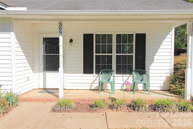 Photo - 309 Hamilton St