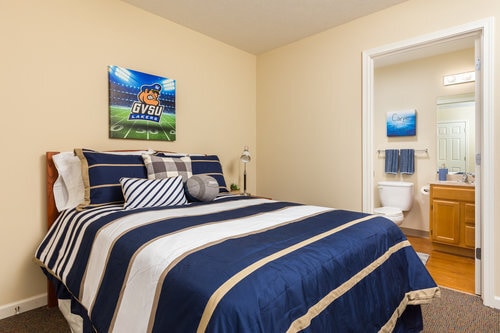 GVSU Bedroom - Meadows Crossing