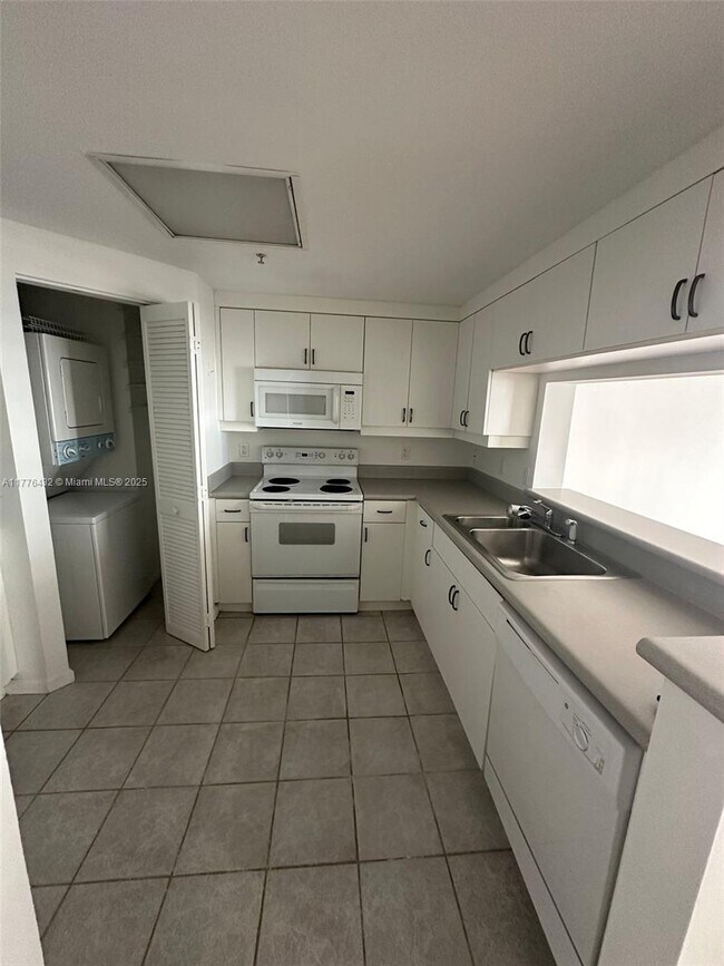 Building Photo - 701 Brickell Key Blvd Unit 1808 Rental