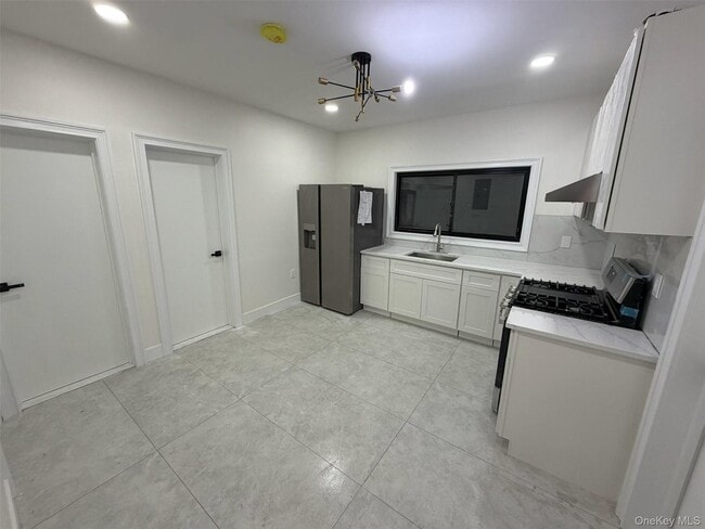 Building Photo - 131-06 14th Ave