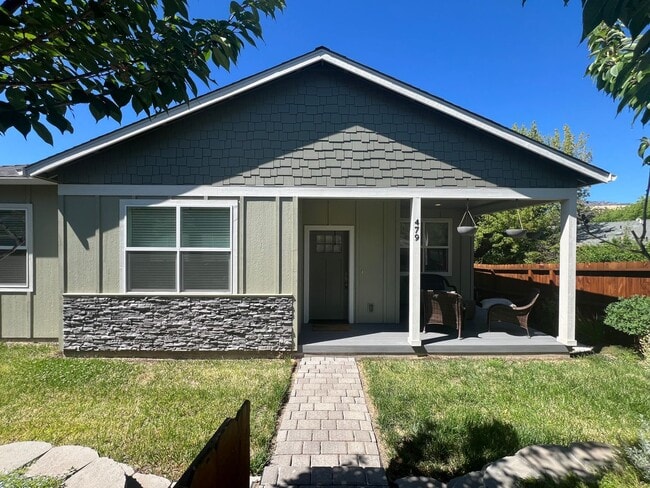 Building Photo - Newer Three bed, 2.5 bath Ashland Home | Available February!