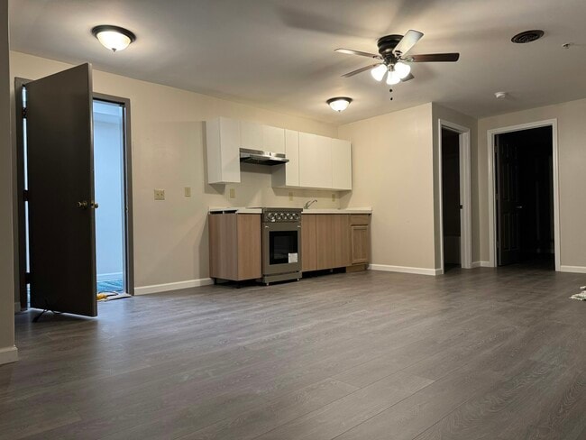 Building Photo - 355 S Main St Unit A2