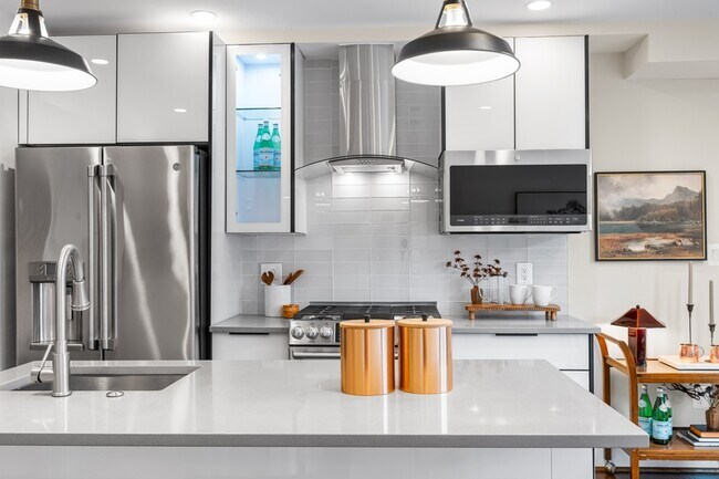 Photo - 625 Park Rd NW