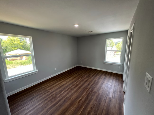 Photo - 6619 Bacher St