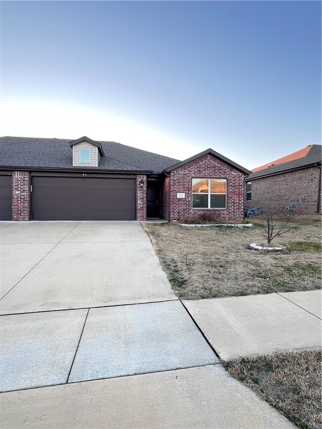 Photo - 431 Red Robin St