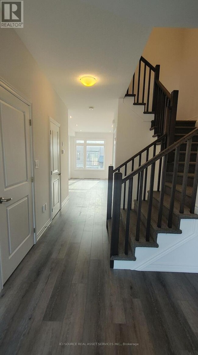 Photo - 120 Court Dr