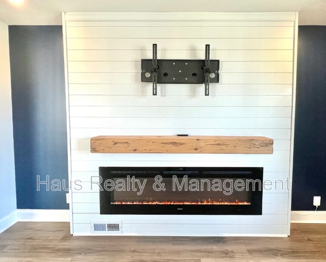 Photo - 64 W High St