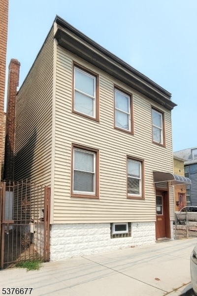 Building Photo - 122 Cross St Unit 1 Rental