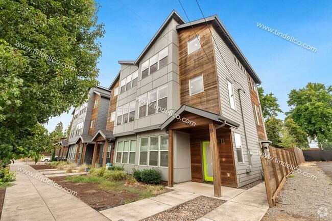 Building Photo - Modern & Spacious 3-Level Townhome with Lu...